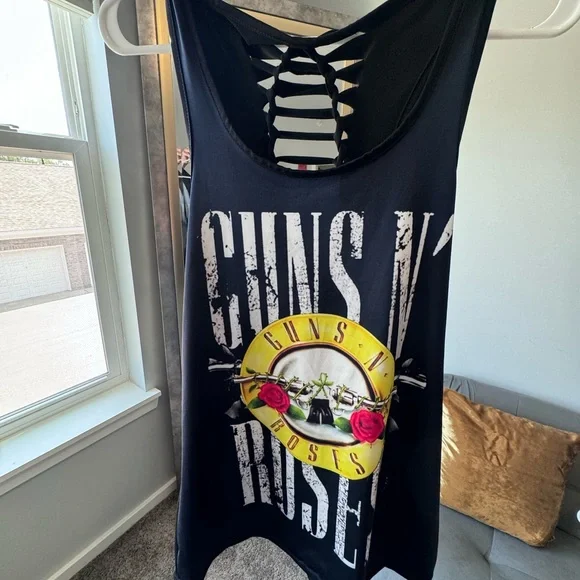 Guns & Roses Tank Size Large-Silky material - Picture 4 of 8